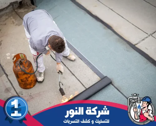 عزل اسطح وخزانات المبرز 0546824999 النور عامل يثبت رول العزل الحراري فوق السطح ضمن أعمال العزل المائي