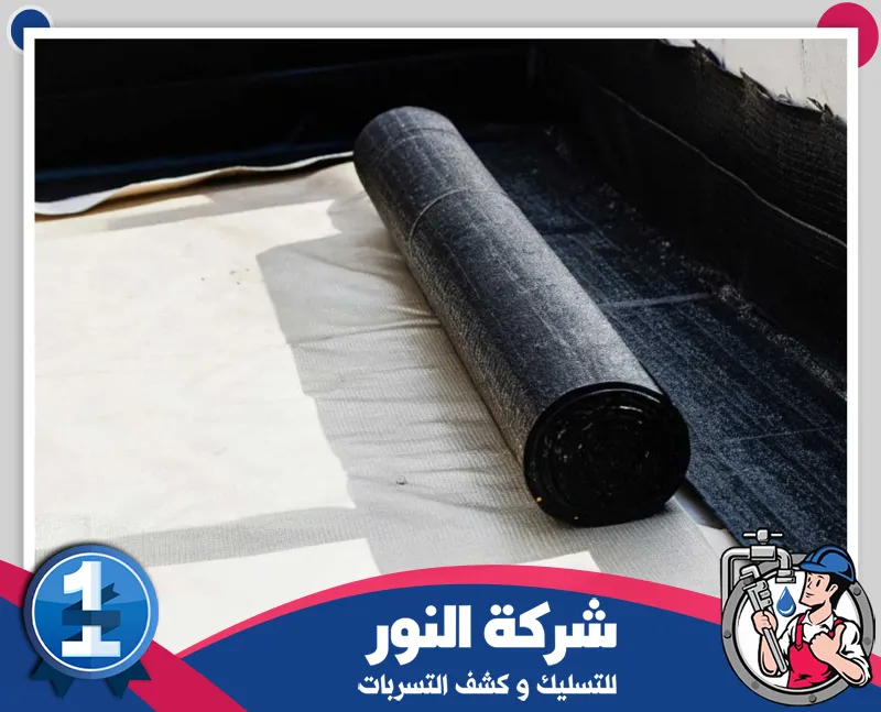 عزل الأسطح بالفوم فى سيهات |شركة النور تجهيز السطح بتركيب لفائف العزل لحماية المبنى من تسرب المياه والرطوبة وتحسين كفاءة العزل.