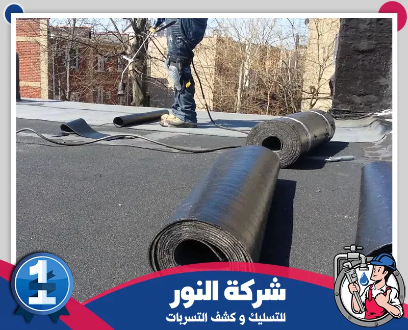 عزل أسطح القرميد في الهفوف | شركة النور للتسليك يقدم الفني حلول عزل متخصصة للأسطح المبلطة والخراسانية للحد من تأثير المياه والرطوبة.